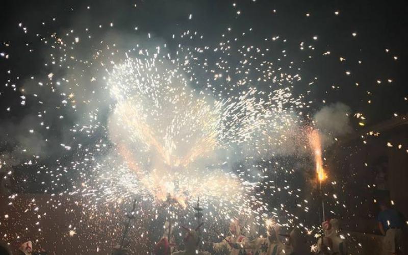 Ball de diables de Pratdip correfocs fuegos artificiales