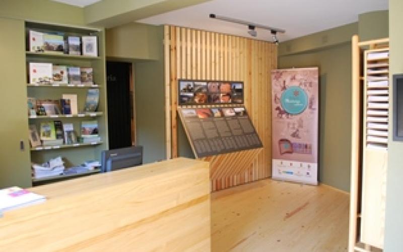 Interior del CI de la Serra de Llaberia i Oficina de Turisme
