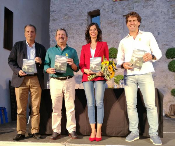 L’Ajuntament de Vandellòs i l’Hospitalet de l’Infant i Cossetània Edicions publiquen un llibre sobre la història de Castelló, de Meritxell Blay Xavi Espelta Castelló: mirador del Camp de Tarragona des de les muntanyes de Vandellòs 