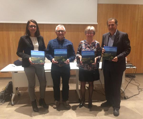 Les imatges i el discurs visual són del fotògraf Rafael López-Monné; i el relat literari, de l’escriptora Joaquima Nolla Llibre: Vandellòs i l'Hospitalet de l'Infant