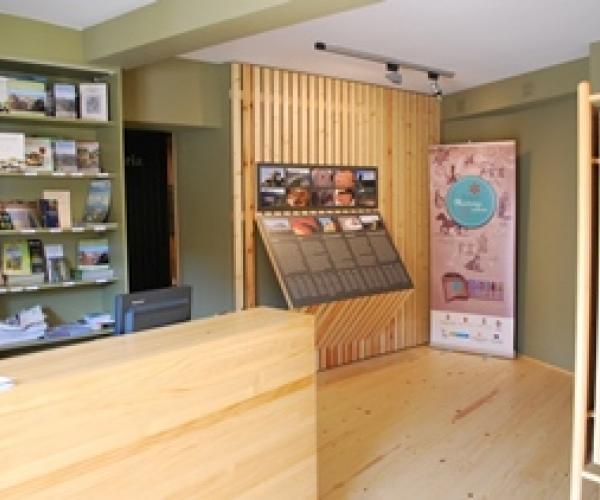 Interior del CI de la Serra de Llaberia i Oficina de Turisme