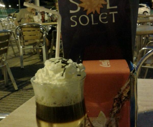 Gintónics mojitos playa verano estiu xiringuitos Cafè Irlandès