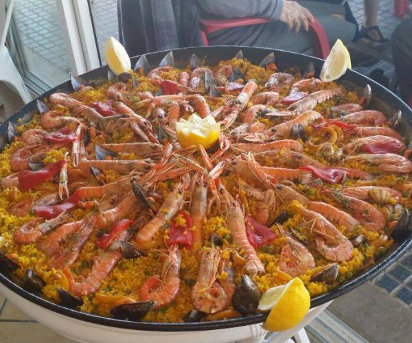 Gintónics mojitos playa verano estiu xiringuitos bars paella