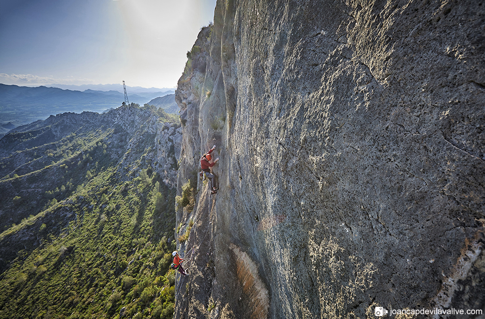 Aventura vertical para escaladores y amantes de las vías ferratas